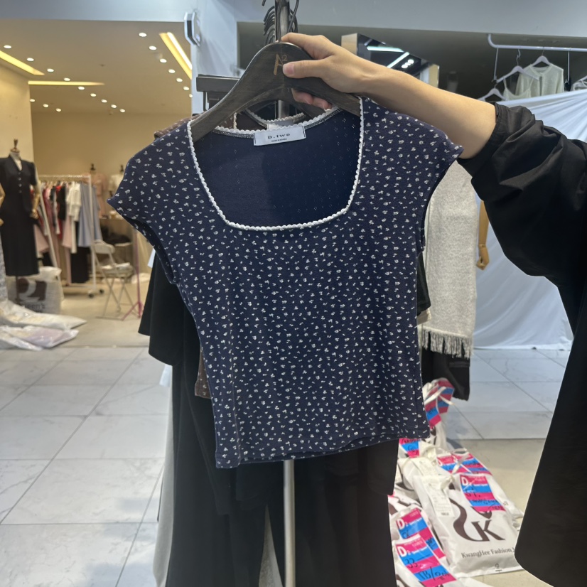 A2/D2直郵韓國代購㊣女裝新品推薦熱賣休閑人氣時尚T恤蕾絲花A2/D2T恤圖色2