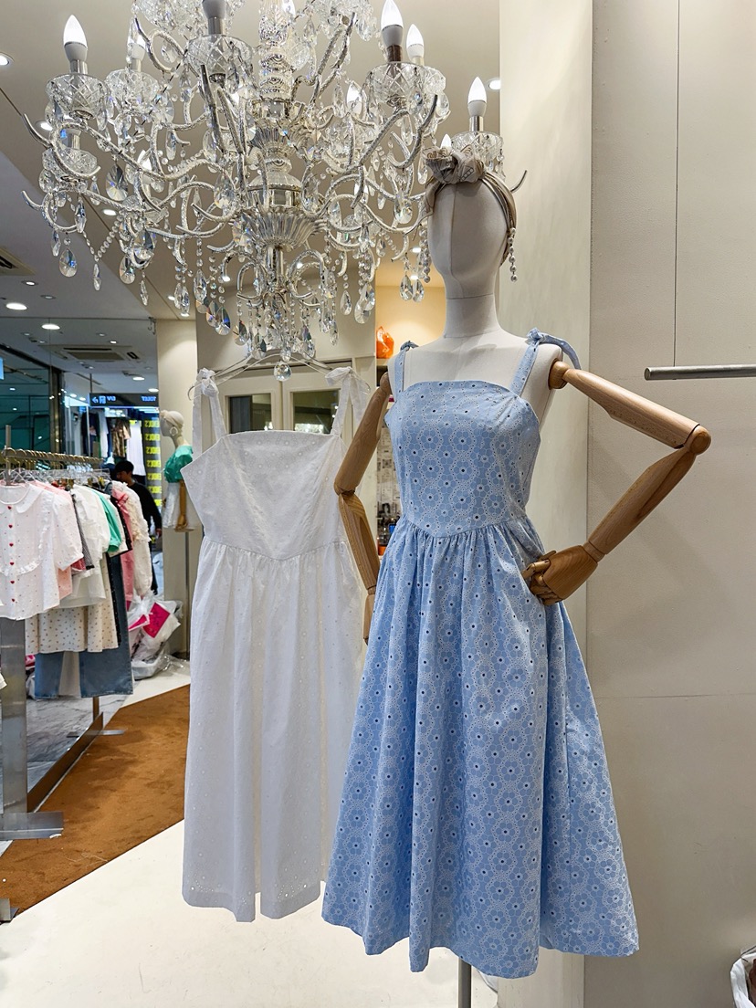 81 MARKET-L韓國直郵㊣東大門實拍女裝新品熱賣時尚連衣裙81 MARKET-L連衣裙