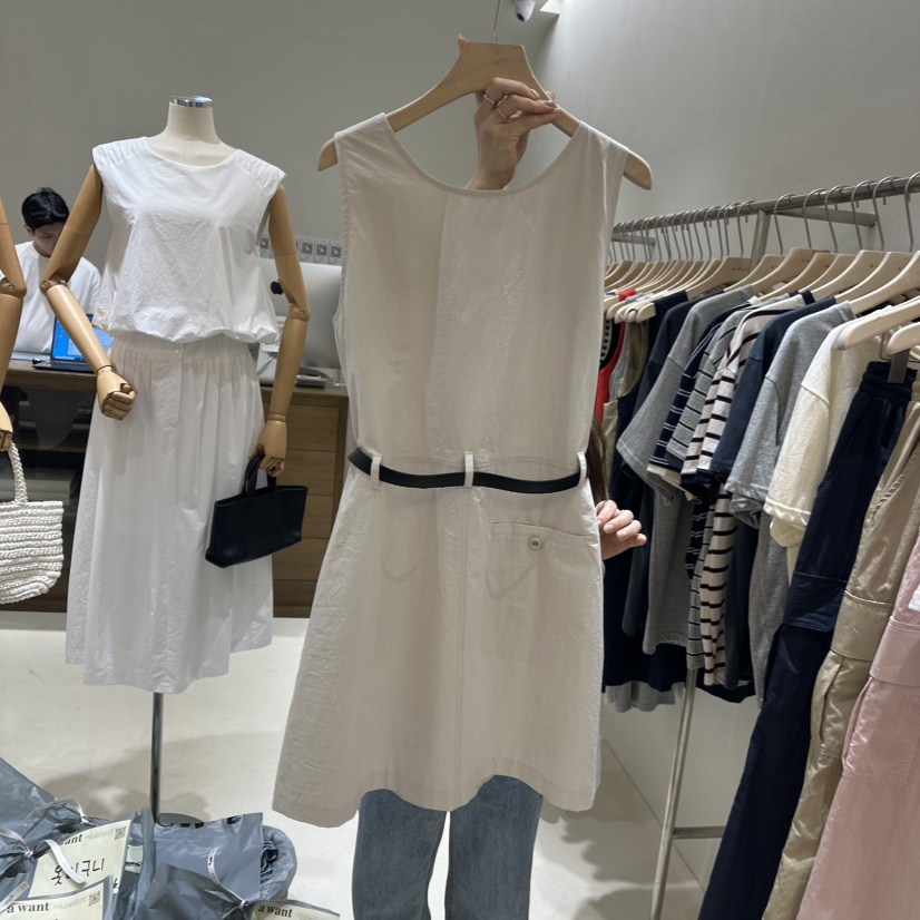 A WANT韓國直郵㊣女裝新款推薦人氣熱賣時尚連衣裙不含腰帶A WANT連衣裙