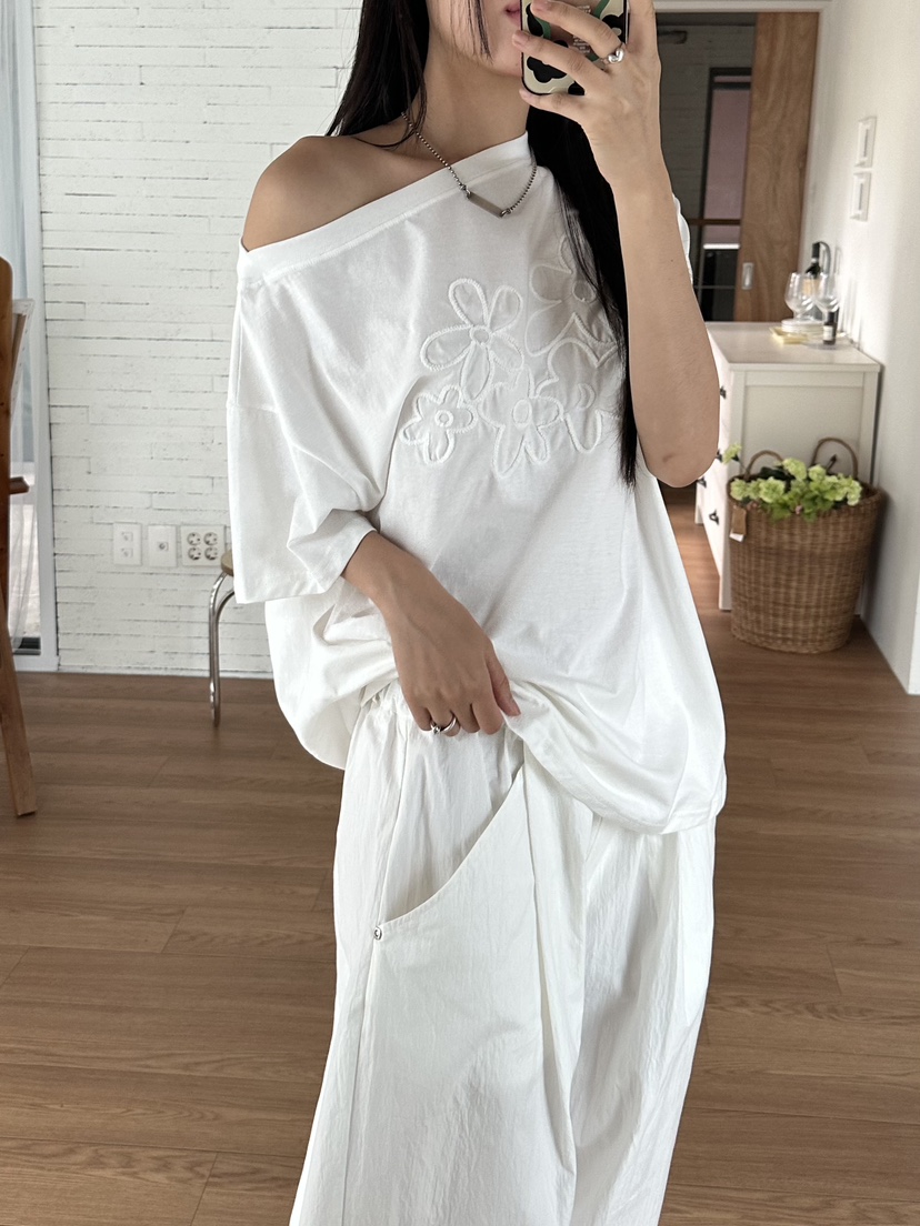I MFACT東大門實拍女裝新款熱賣人氣25春夏T恤不含腰帶刺繡露肩I MFACTT恤圖色2