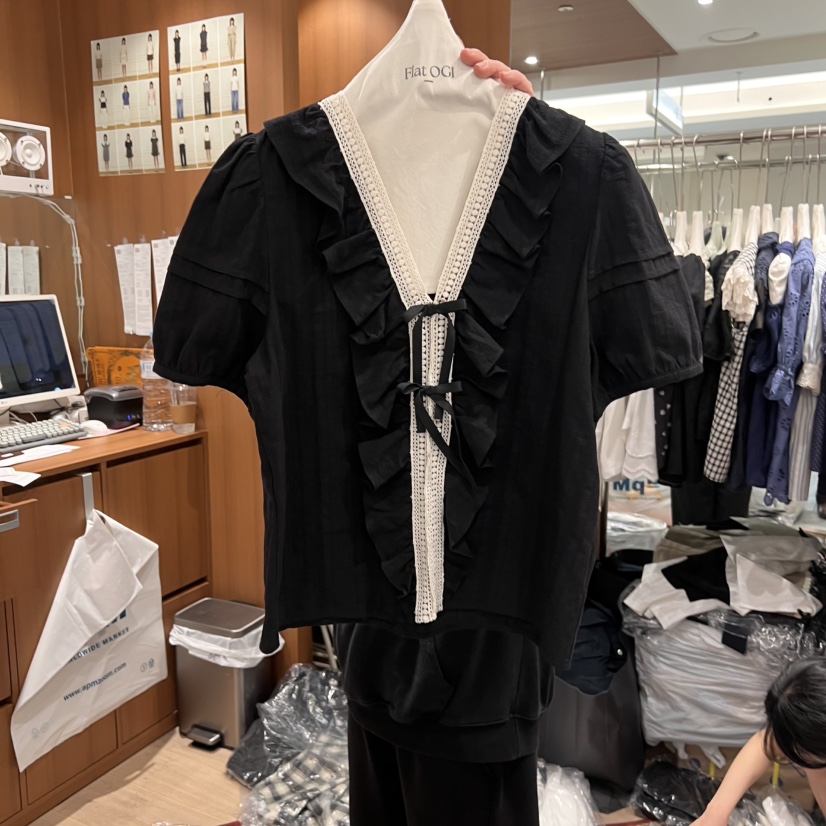 OGI韓國直郵㊣東大門實拍女裝新品推薦熱賣人氣時尚襯衫蕾絲衫FLat OGI襯衫/蕾絲衫圖色2