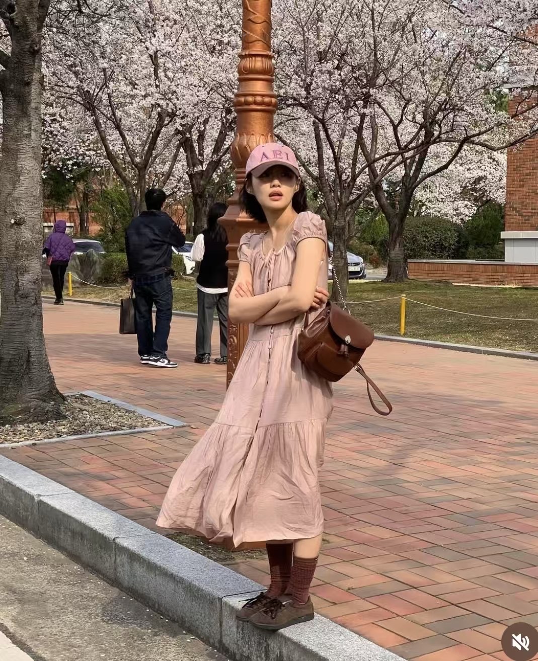 THEHANDS東大門直郵女士新款推薦25春夏時尚連衣裙泡泡袖紐扣THEHANDS連衣裙圖色2