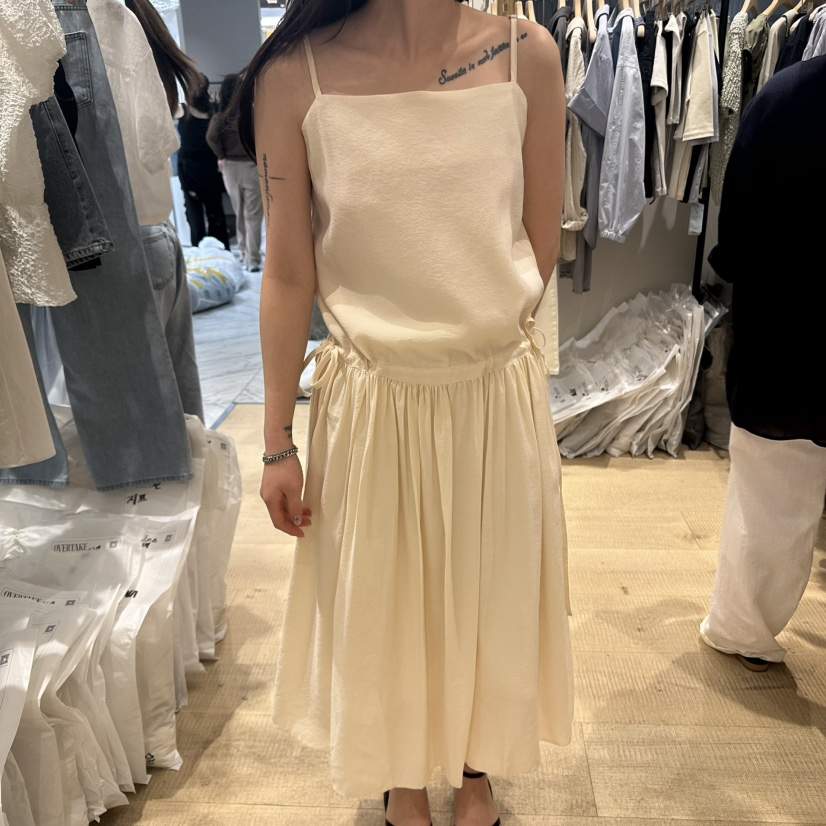 OVERTAKE東大門實拍女裝新品時尚真品推薦25春夏熱賣連衣裙OVERTAKE連衣裙