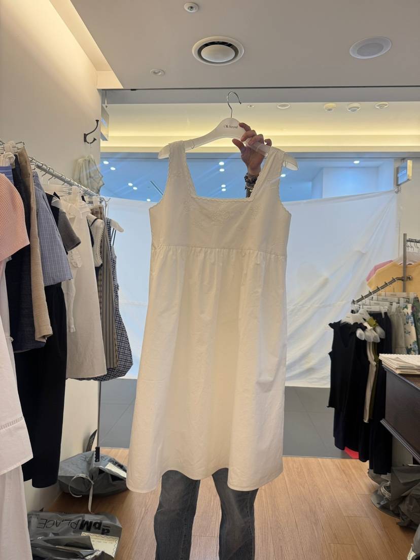 OLI SEOUL東大門實拍女裝新品人氣推薦熱賣真品連衣裙刺繡OLI SEOUL連衣裙