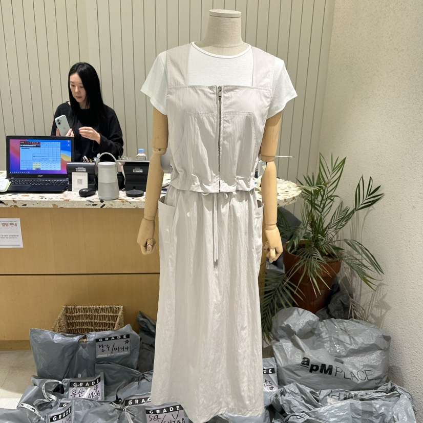 GRADE東大門直郵女士新品人氣25春夏真品時尚連衣裙不含內搭GRADE連衣裙