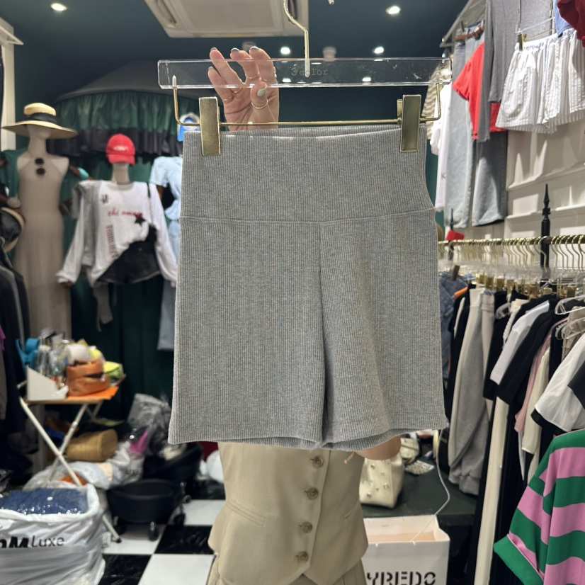 3COLOR（此品牌名稱會遭售假投訴，建議淘寶店鋪商品名稱中不要使用）韓國直郵㊣女裝新款休閑短褲緊身褲Three color短褲