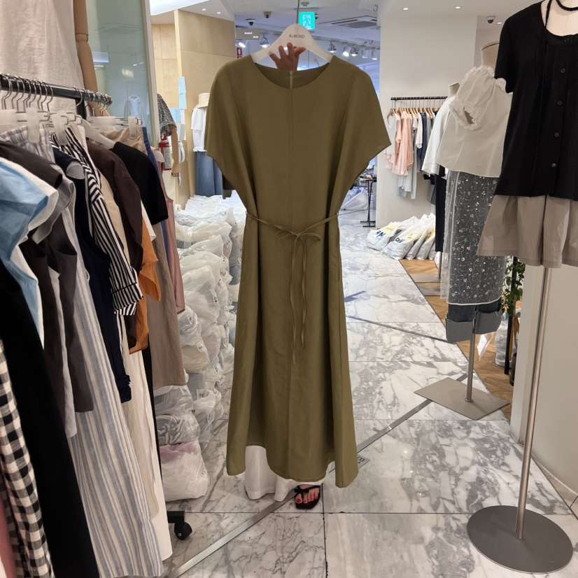 ALMOND韓國直郵女裝新品休閑推薦時尚熱賣真品職業人氣連衣裙ALMOND連衣裙
